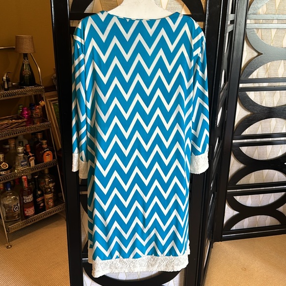 Ice Silk Turquoise & White Chevron Striped Lace Trim 3/4 Sleeved Pull On Dress. - Picture 5 of 10